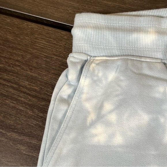 Good American Tie Dye Sweatshort Cloud Tie Dye002 Size 0 XS NWT - Picture 12 of 14